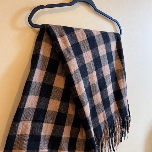 Soft Checkered Scarf - Picture 2 of 2